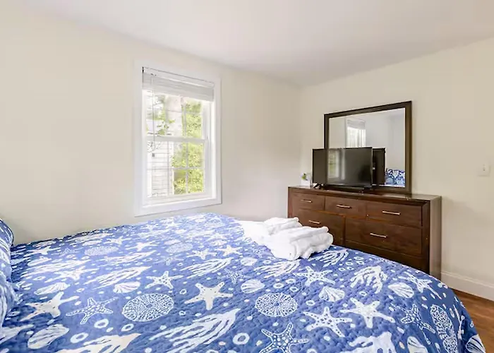 Dennis Beach House - Walk To Beach - Pet Friendly