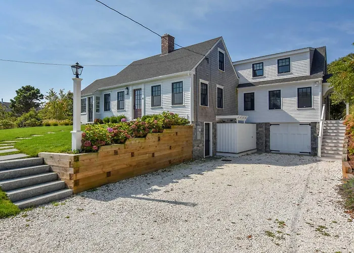 Gorgeous Home 2 Min Walk To Beach