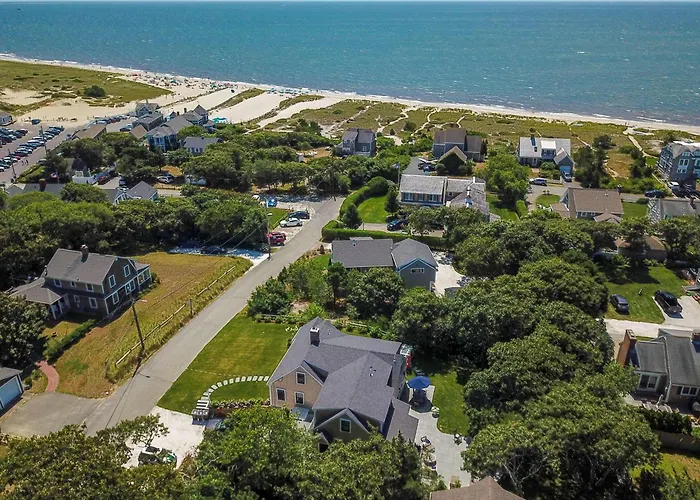 Gorgeous Home 2 Min Walk To Beach
