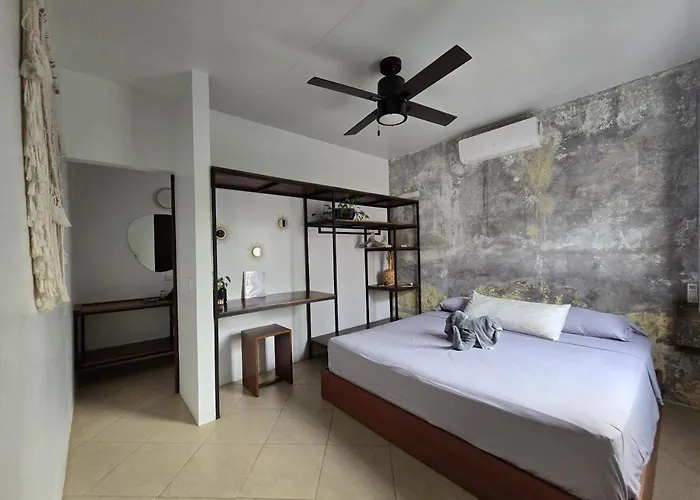 Modern Luxury Apartment In Town And Peaceful With Ac And Hot Water