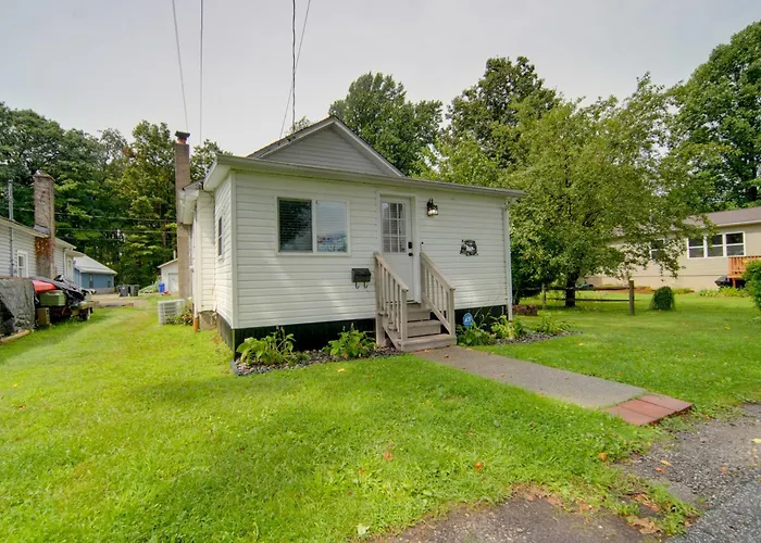 'Wishin & Fishin' Walkable Erie Home By The Beach!