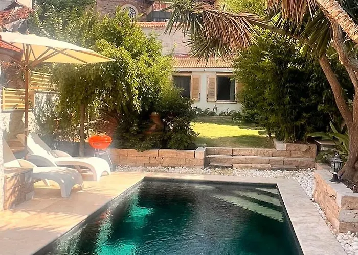 The Magic Of The Stone House, With Heated And Cooled Pool & A Peaceful Escape