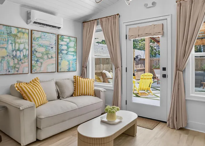 Cottage W/ Hot Tub - Walk To Beach & Shops