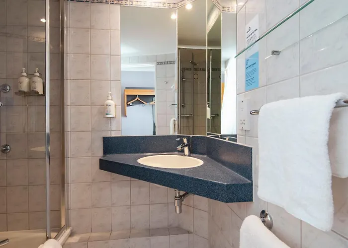 Holiday Inn Express Birmingham Oldbury By Ihg
