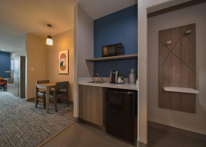 Holiday Inn Express & Suites Cleveland By Ihg
