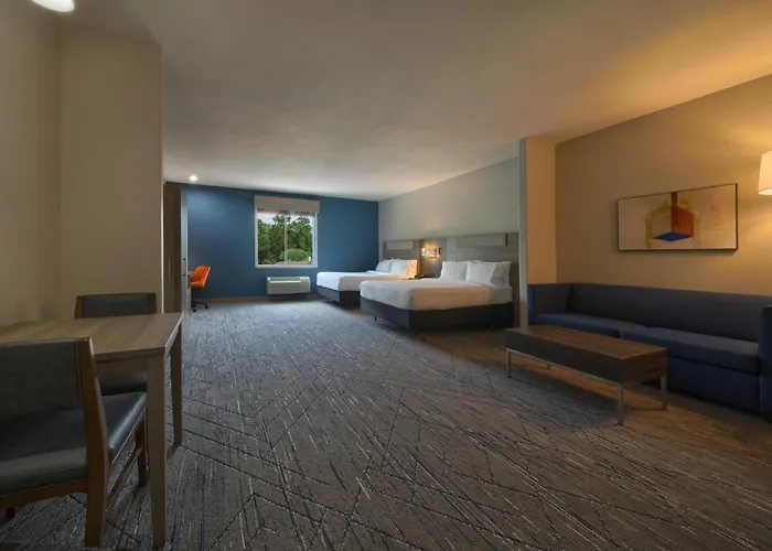Holiday Inn Express & Suites Cleveland By Ihg