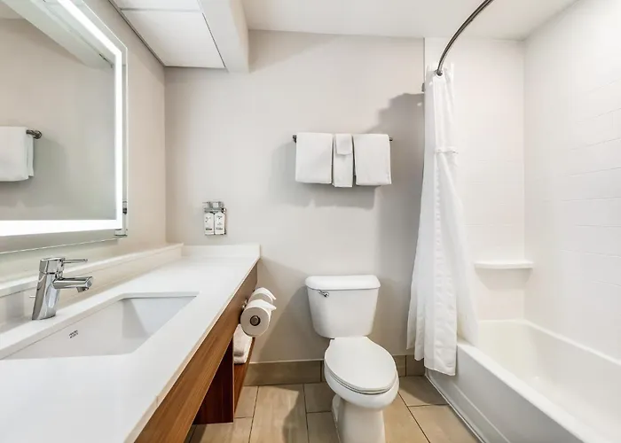 Holiday Inn Express & Suites Minneapolis - West End By Ihg