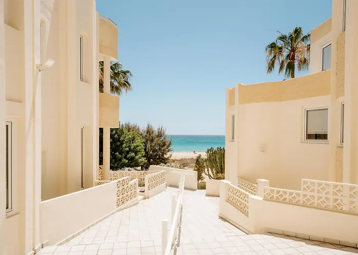 R2 Maryvent Beach Apartments