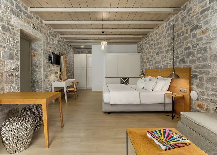 Trapela Limeni Luxury Suites
