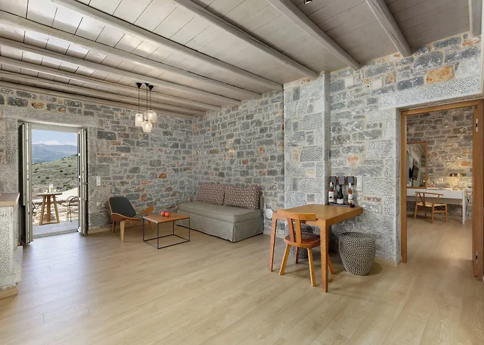 Trapela Limeni Luxury Suites