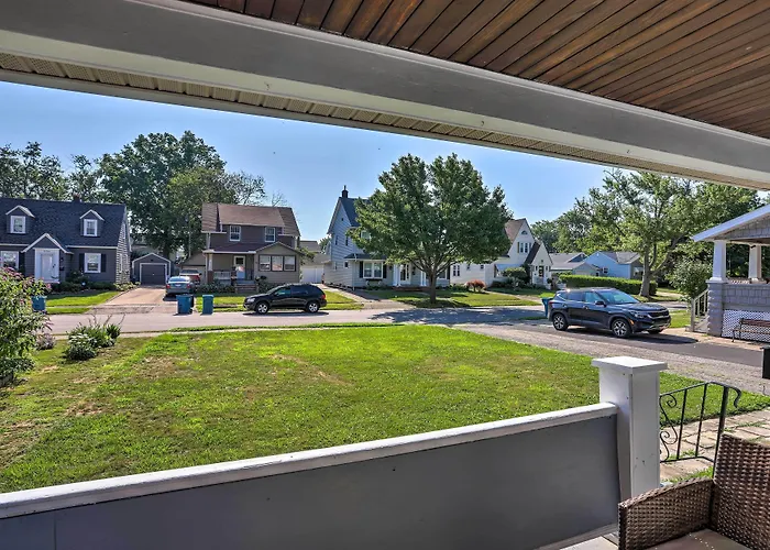 Lorain Lake Cottage < 1 Mi To Lake Erie Fun!