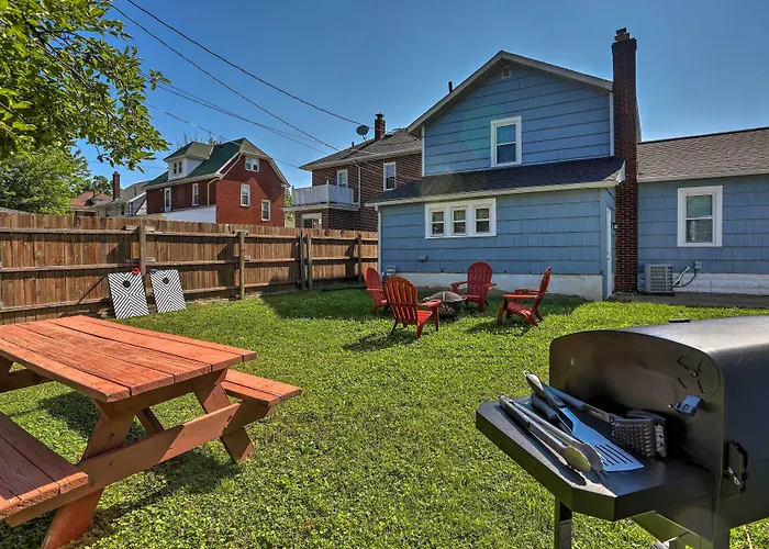 Lorain Lake Cottage < 1 Mi To Lake Erie Fun!
