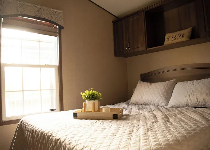 Vine Ridge Resort - Cottages