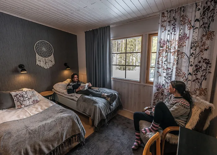 Isokenkaeisten Klubi - Wilderness Lodge