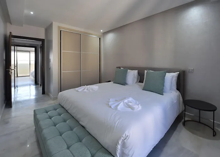 Le Yacht Suites Hotel