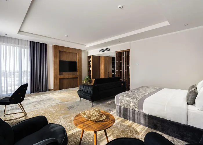 Shamsan Airport Hotel