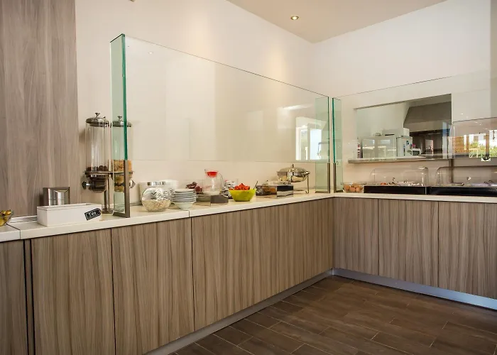 Dias Studios & Suites