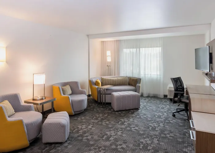 Courtyard By Marriott Somerset