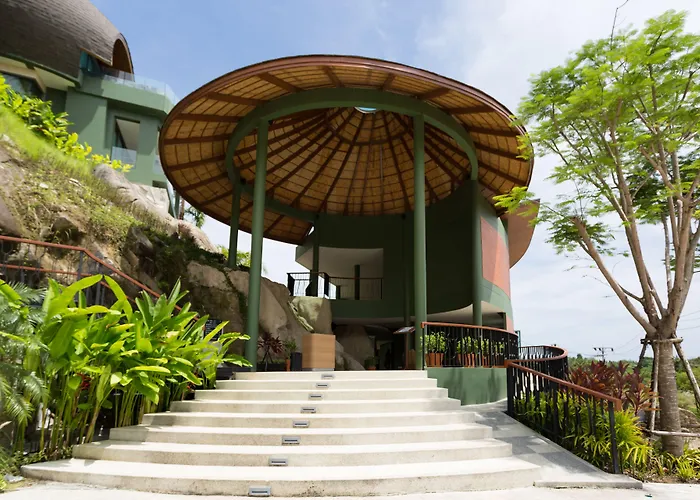 Crest Resort & Pool Villas