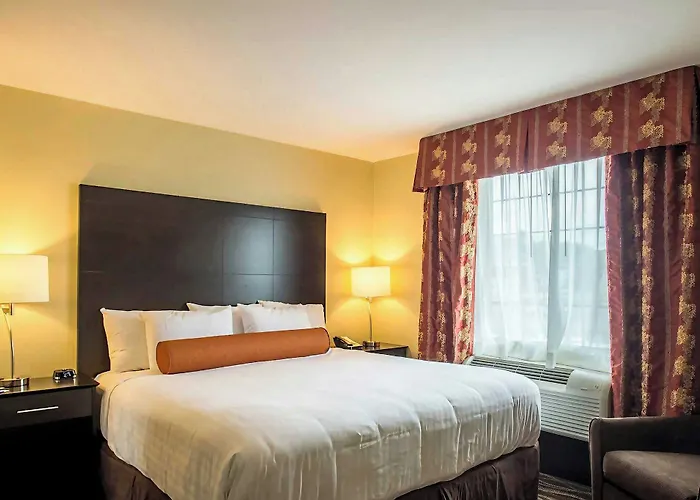 Creekstone Inn & Suites - St Marys