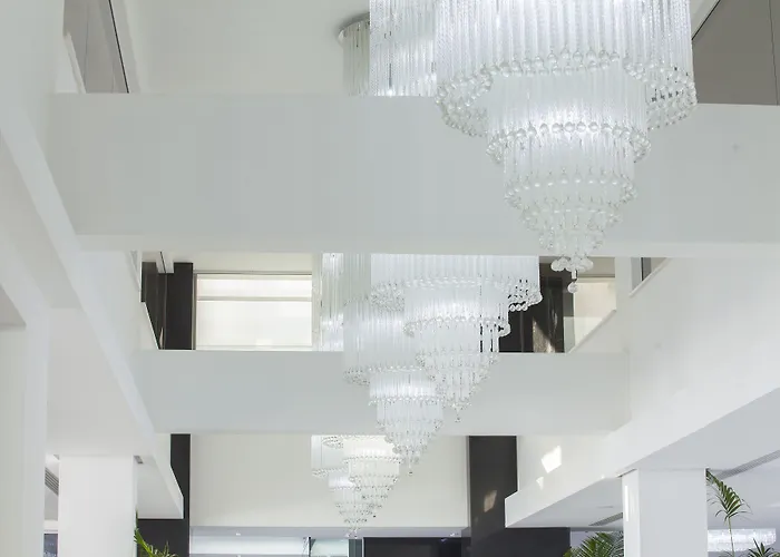 King Evelthon Beach Hotel & Resort