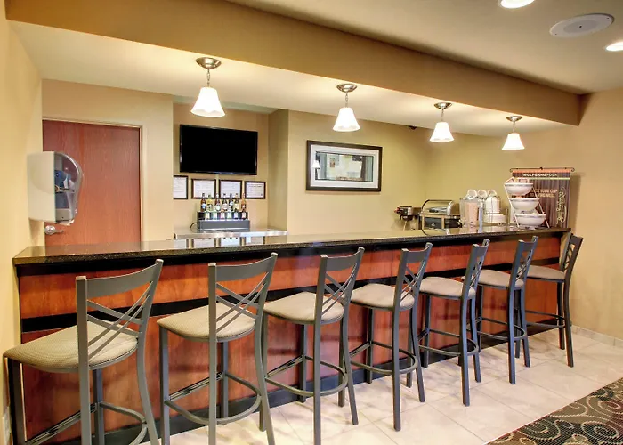 Cobblestone Inn & Suites - Corry