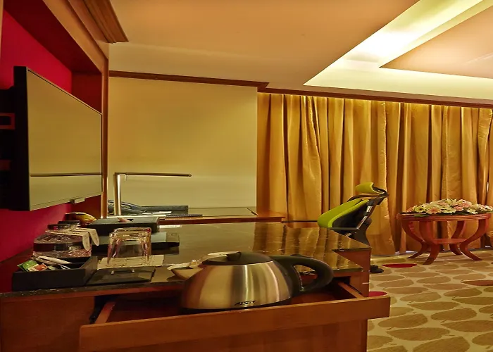 Six Seasons Hotel