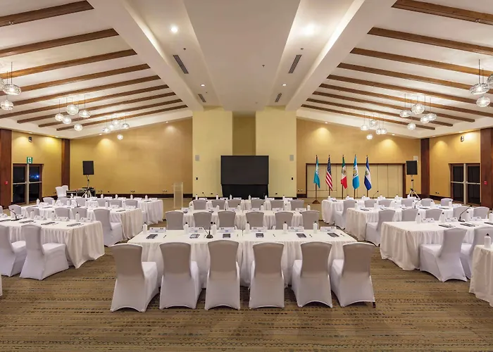 Indura Beach & Golf Resort Curio Collection By Hilton