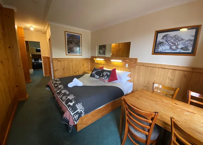 Candlelight Lodge