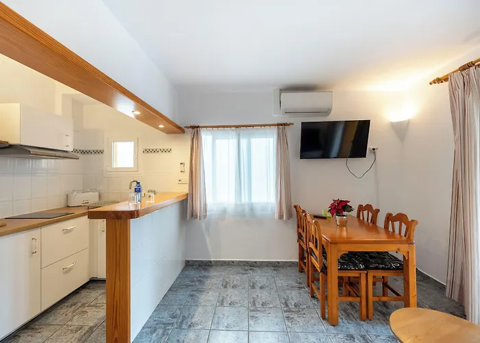 Hostal Doris - Adults Only