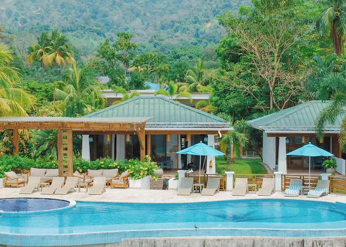 Paraiso Rainforest And Beach Hotel