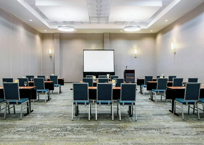 Courtyard By Marriott Edmonton West