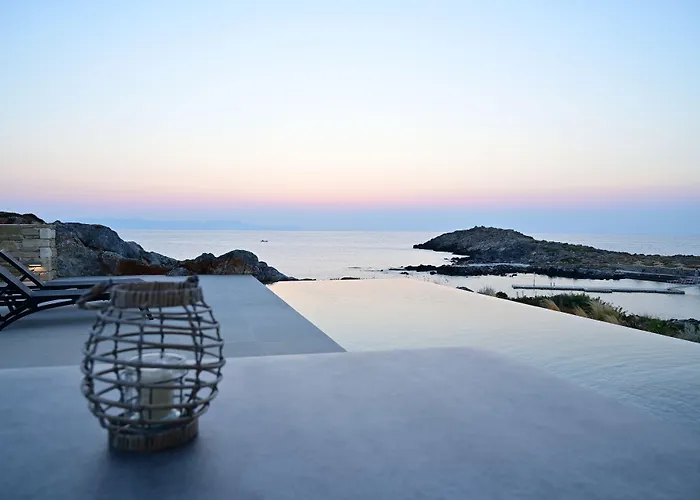 Kavos Hotel & Suites