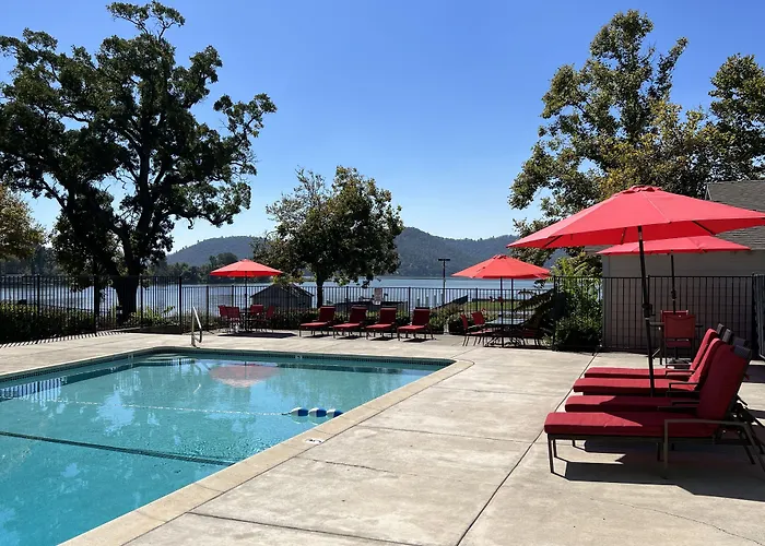 Clear Lake Cottages & Marina