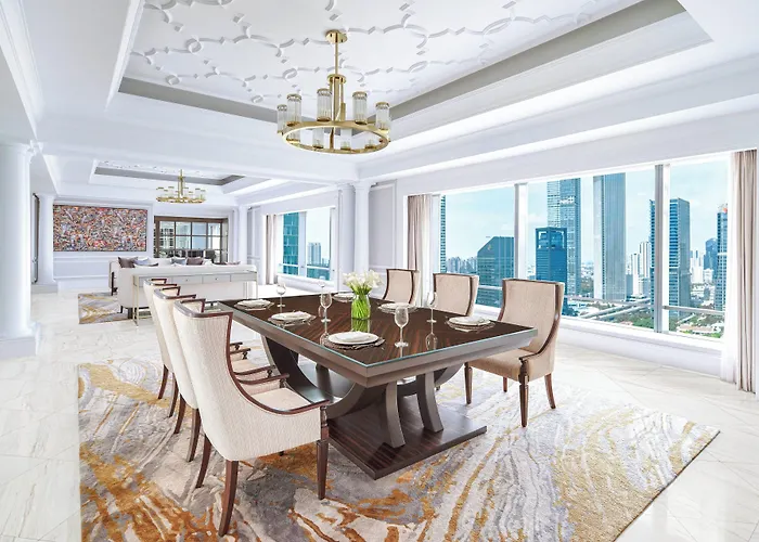 The Ritz-Carlton Jakarta, Mega Kuningan