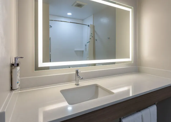 Holiday Inn Express Hotel & Suites Vineland Millville By Ihg