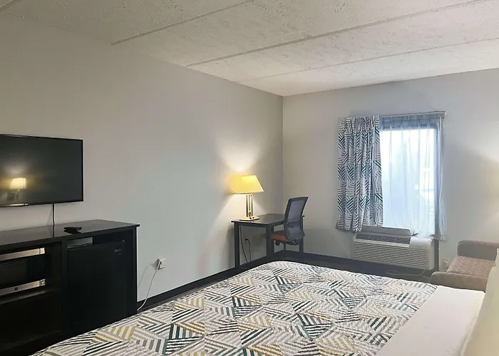 Super 8 Canton