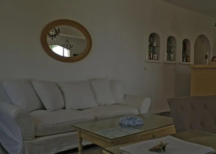Adonis Hotel Studios & Apartments