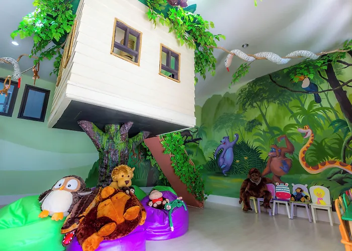 Phi Phi Holiday Resort, Leam Tong Beach