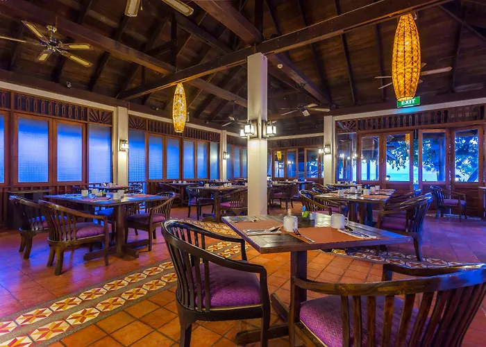 Phi Phi Holiday Resort, Leam Tong Beach
