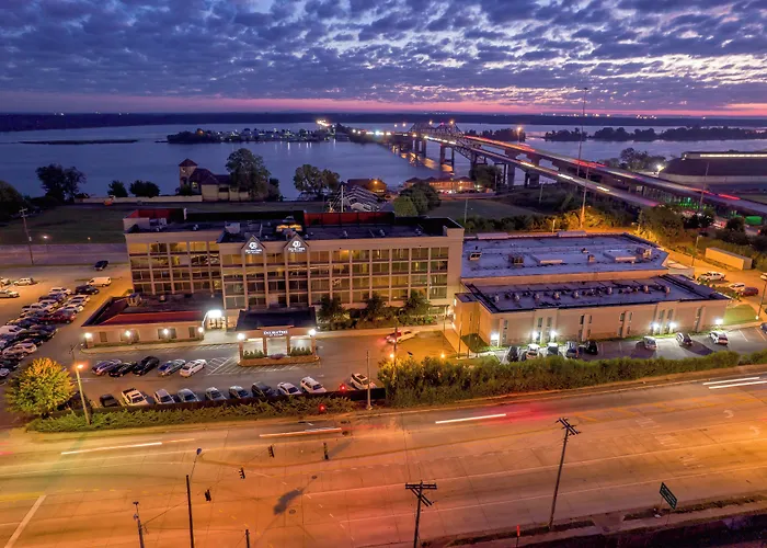 Doubletree By Hilton Decatur Riverfront