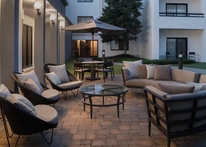 Courtyard By Marriott Memphis East/Park Avenue