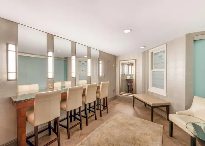 Best Western Plus White Bear Country Inn