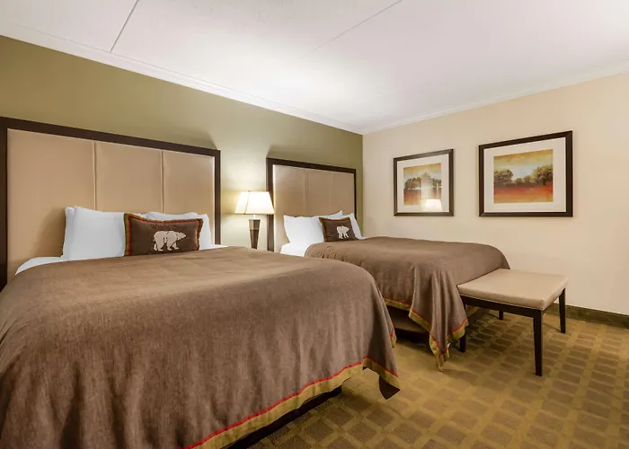 Best Western Plus White Bear Country Inn