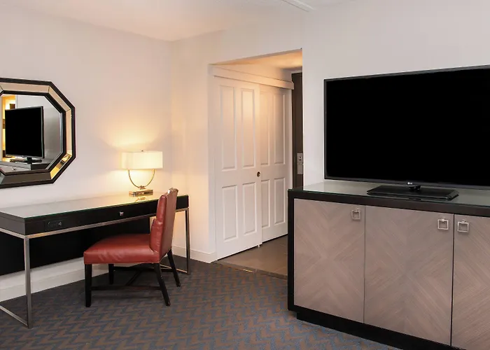 Sheraton Minneapolis West Hotel