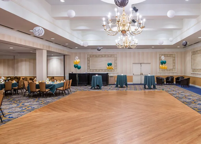 Holiday Inn & Suites Pittsfield-Berkshires By Ihg