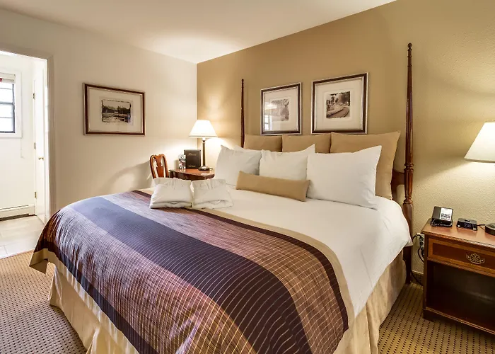 Twin Peaks Lodge & Hot Springs