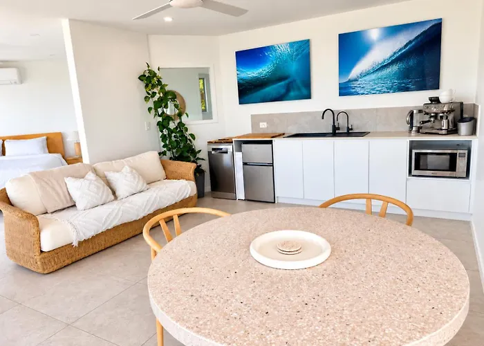 Coolum Bays Beachfront Apartment With Ocean View Bath