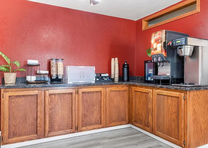 Red Lion Inn & Suites Lemoore