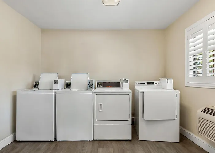 Red Lion Inn & Suites Lemoore